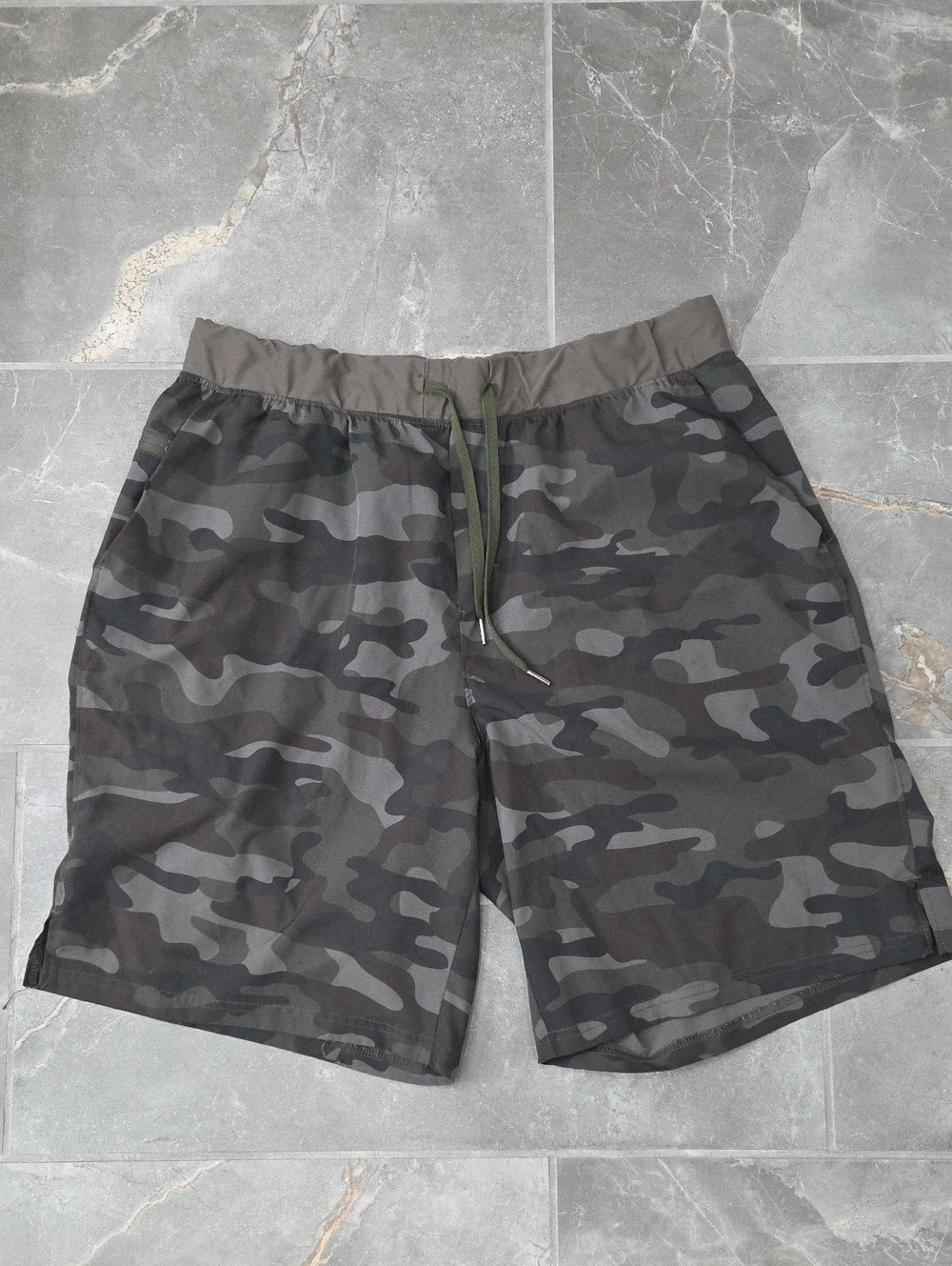 Men's Camouflage Drawstring Shorts - Olive Camo